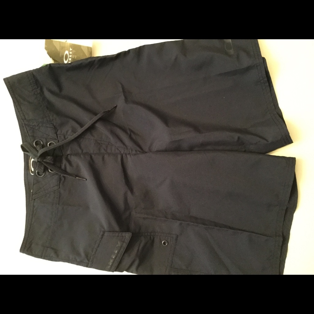 Boys OAKLEY navy blue boardshorts 28 NWT